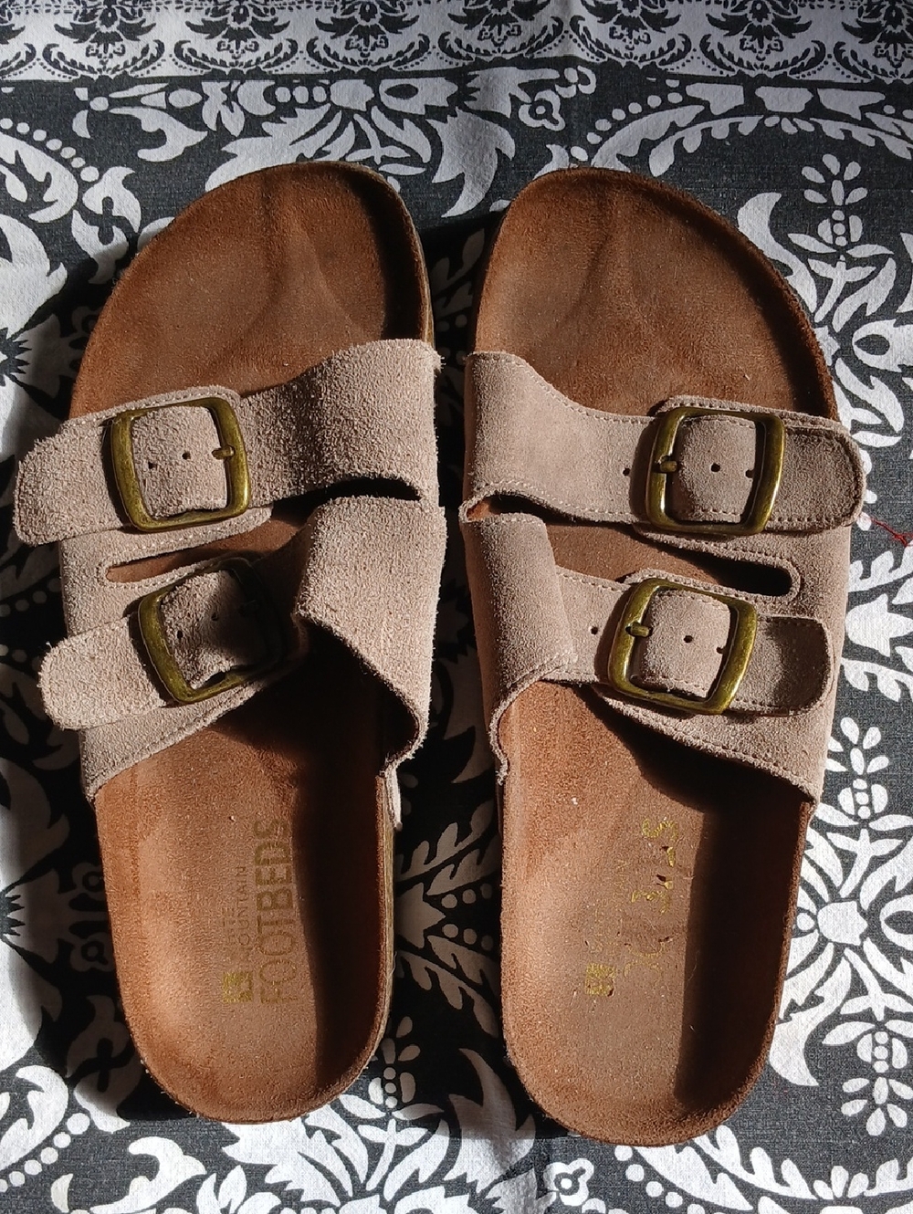 White Mountain Footbeds Leather Sandals